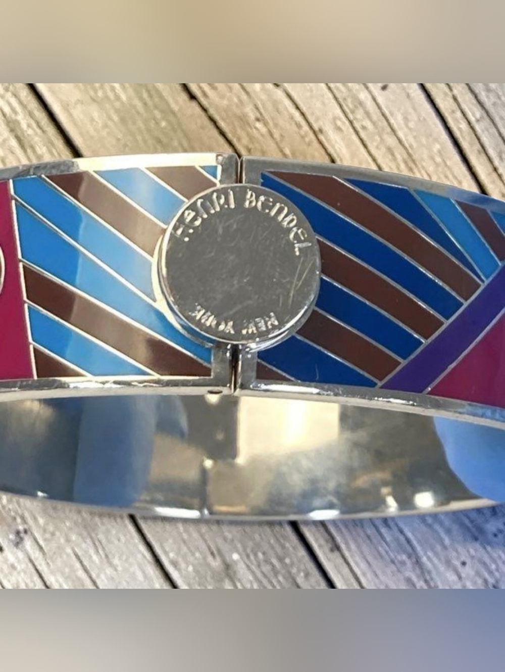 HENRI BENDEL NEW YORK VINTAGE ENAMEL HINGED BANGLE - Picture 3 of 6